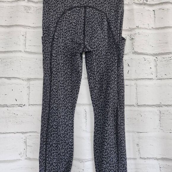Athleta Women's Black & Gray Ultimate Stash Pocket Textured 7/8 Leggings Size S - Picture 9 of 13